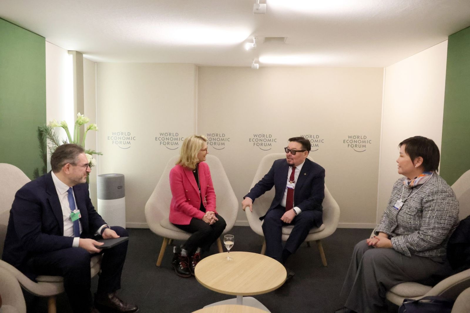 Монгол Улс хиймэл оюунд суурилсан боловсролын систем рүү шилжиж буйг сайшаав